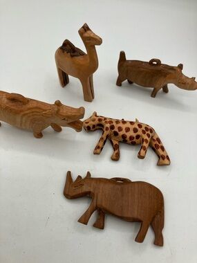 Hand-Carved Wooden Safari Animal Set - Natural & Spotted
